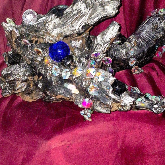 Driftwood and resin metallic painted with crystals, beads and succulents - Picture 4 of 15